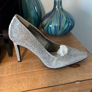 Elsa heels in Pewter by Jennifer Lopez. Size 10. 4” heel.